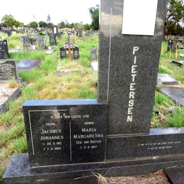 PIETERSEN Jacobus Johannes 1912-1980 & Maria Margaretha VAN ROOYEN 1927- 