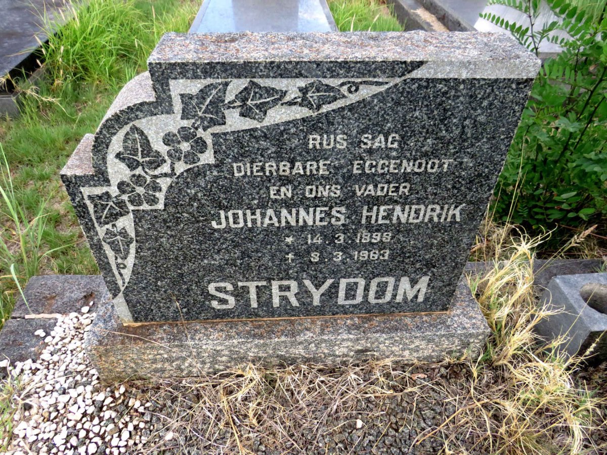 STRYDOM Johannes Hendrik 1898-1963 & Christina Elizabeth HOLTZHAUZEN 1901-1971_1