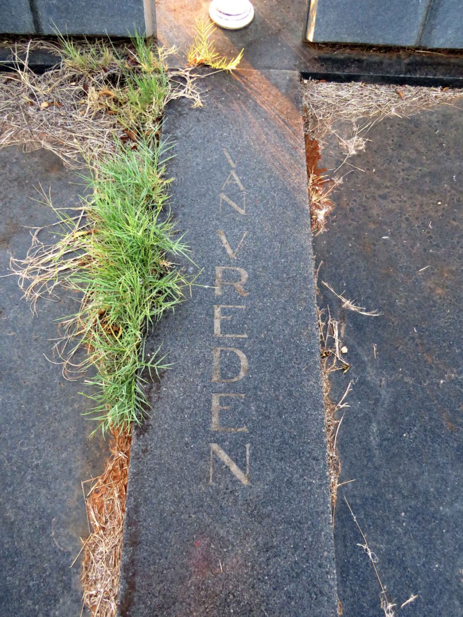 VREDEN Petrus Hermanus, van 1935-1991 & Johanna M. 1914-1994_1