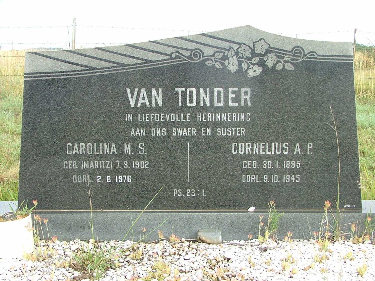 TONDER Cornelius A.P., van 1895-1945 &amp; Carolina M.S.  MARITZ 1902-1976